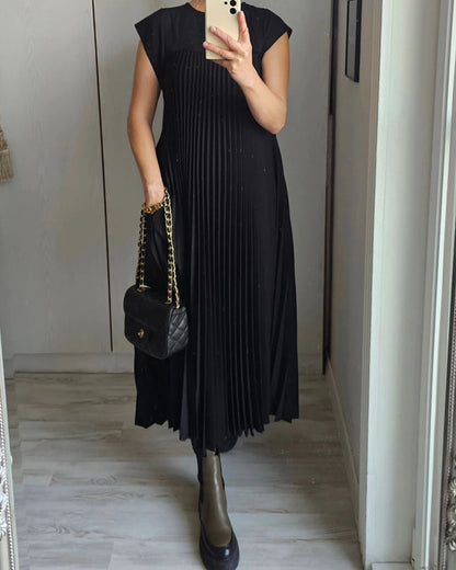 Alisha - Sleeveless Pleated Dress